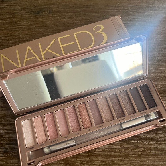 Urban Decay Naked3 Eyeshadow Pallet- BNIB - Picture 2 of 7